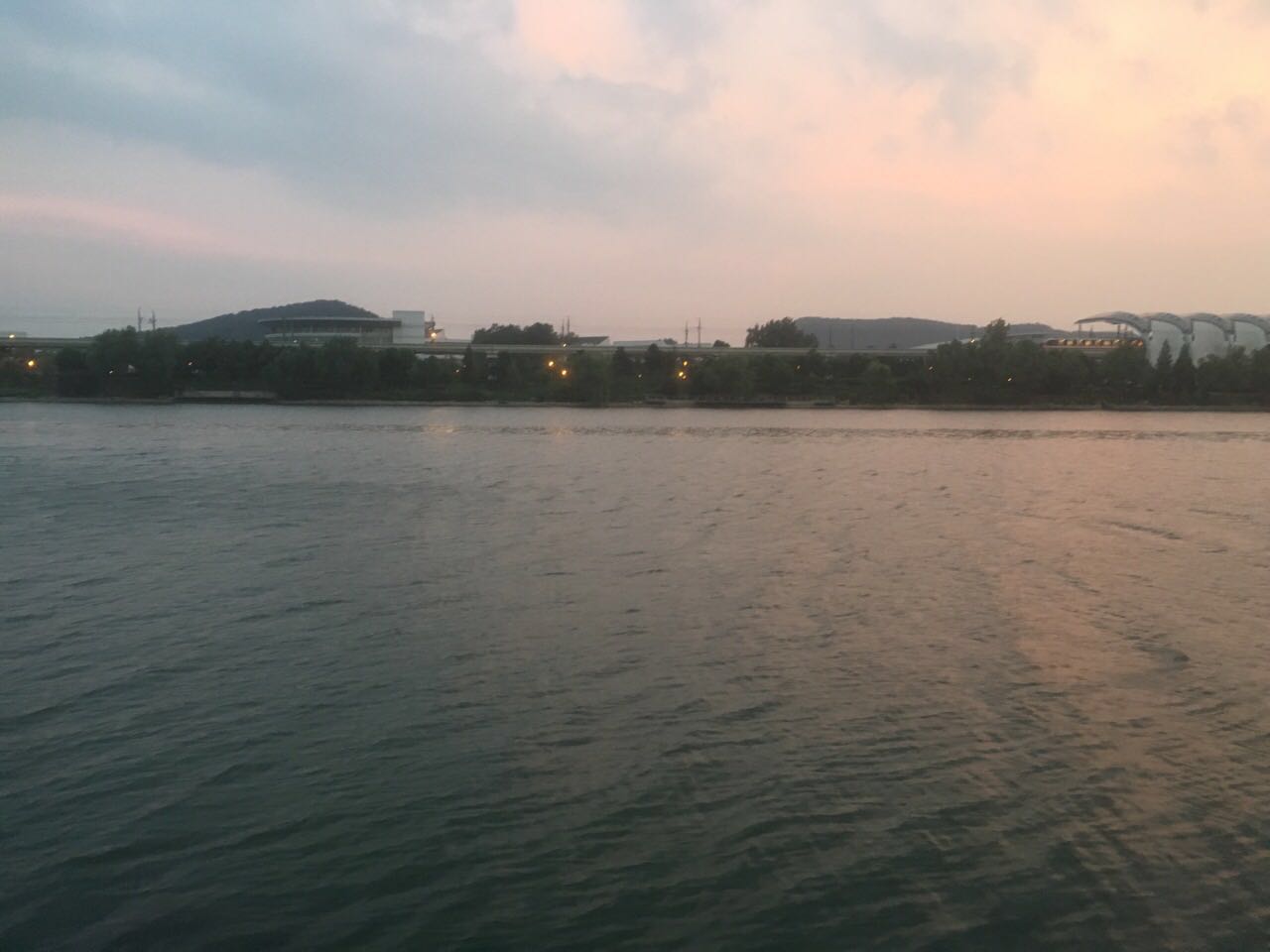 睡前必听5分钟（一）--琼琼-佚名