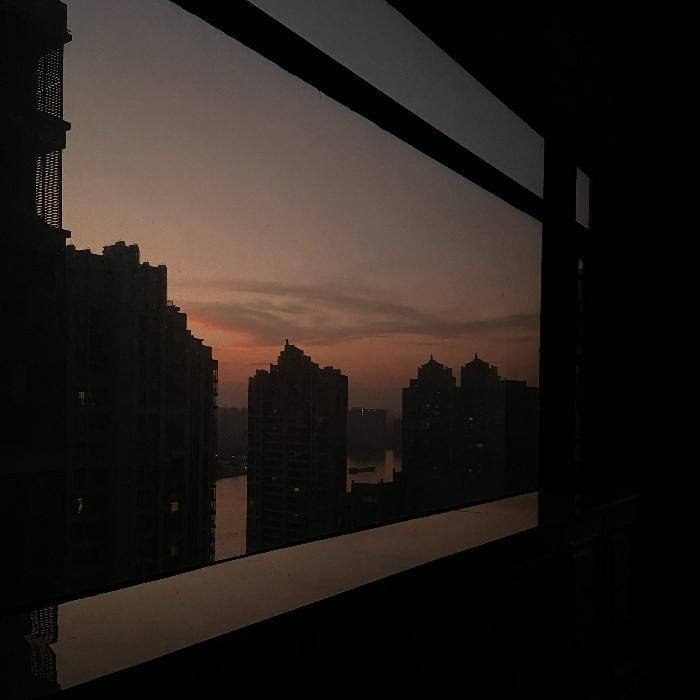 总有那么一首歌适合一个人听--建建-佚名