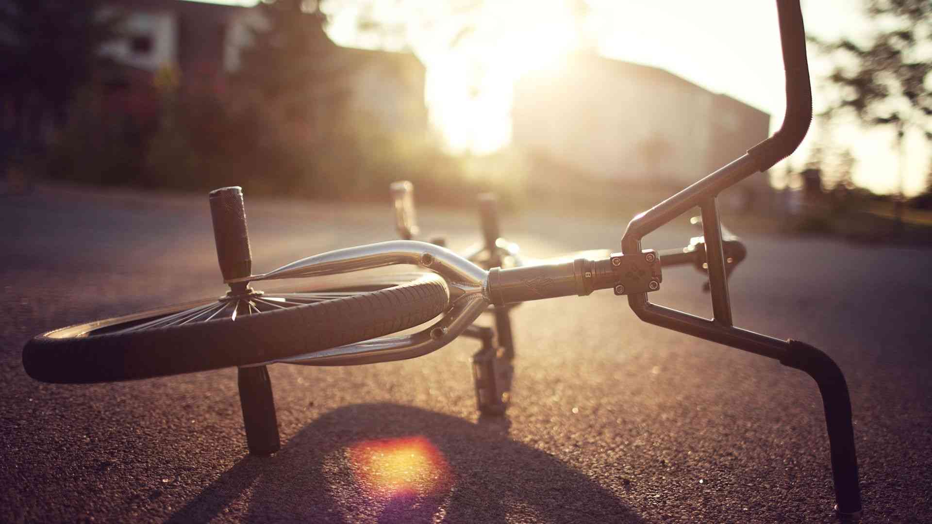 忧伤的沙哑的嗓音--奋青俱乐部-佚名